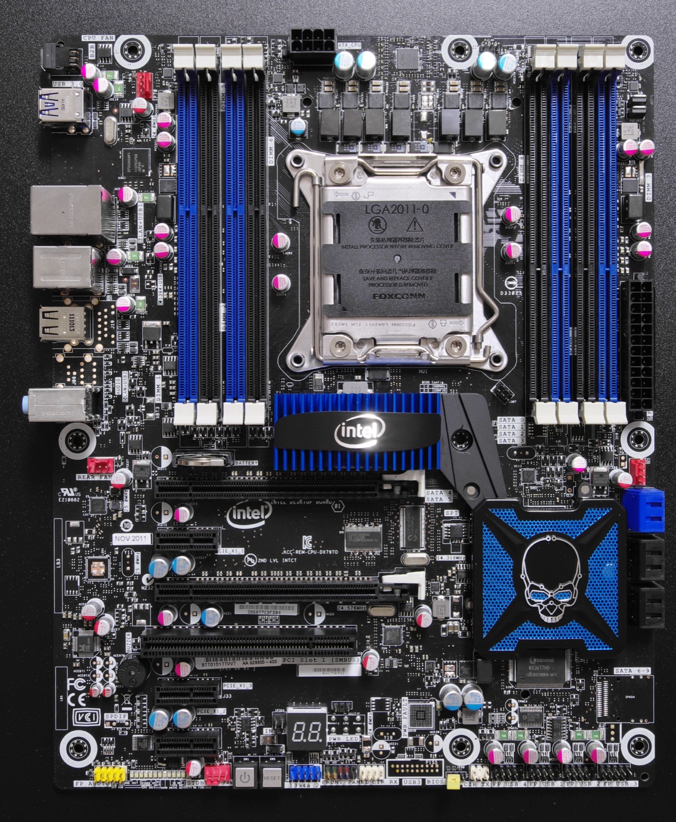 Intel晶圆制造工厂内部，半导体生产线环境